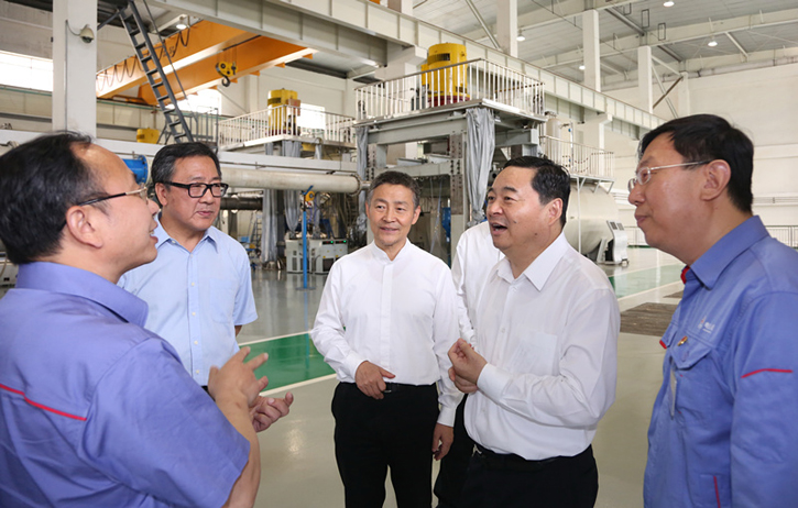 郝鹏与zoty中欧体育集团一线科技职员深入交流